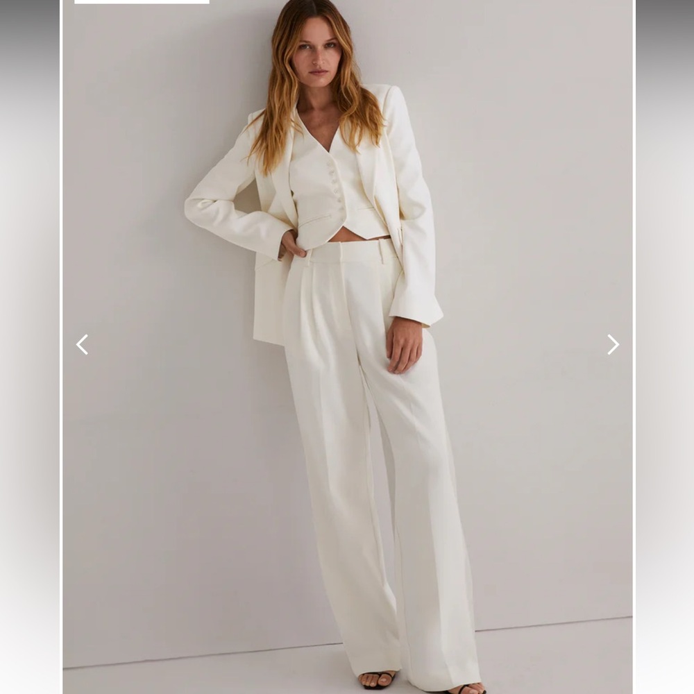 THE FAVORITE PANT IN IVORY SIZE 8. Great condition!